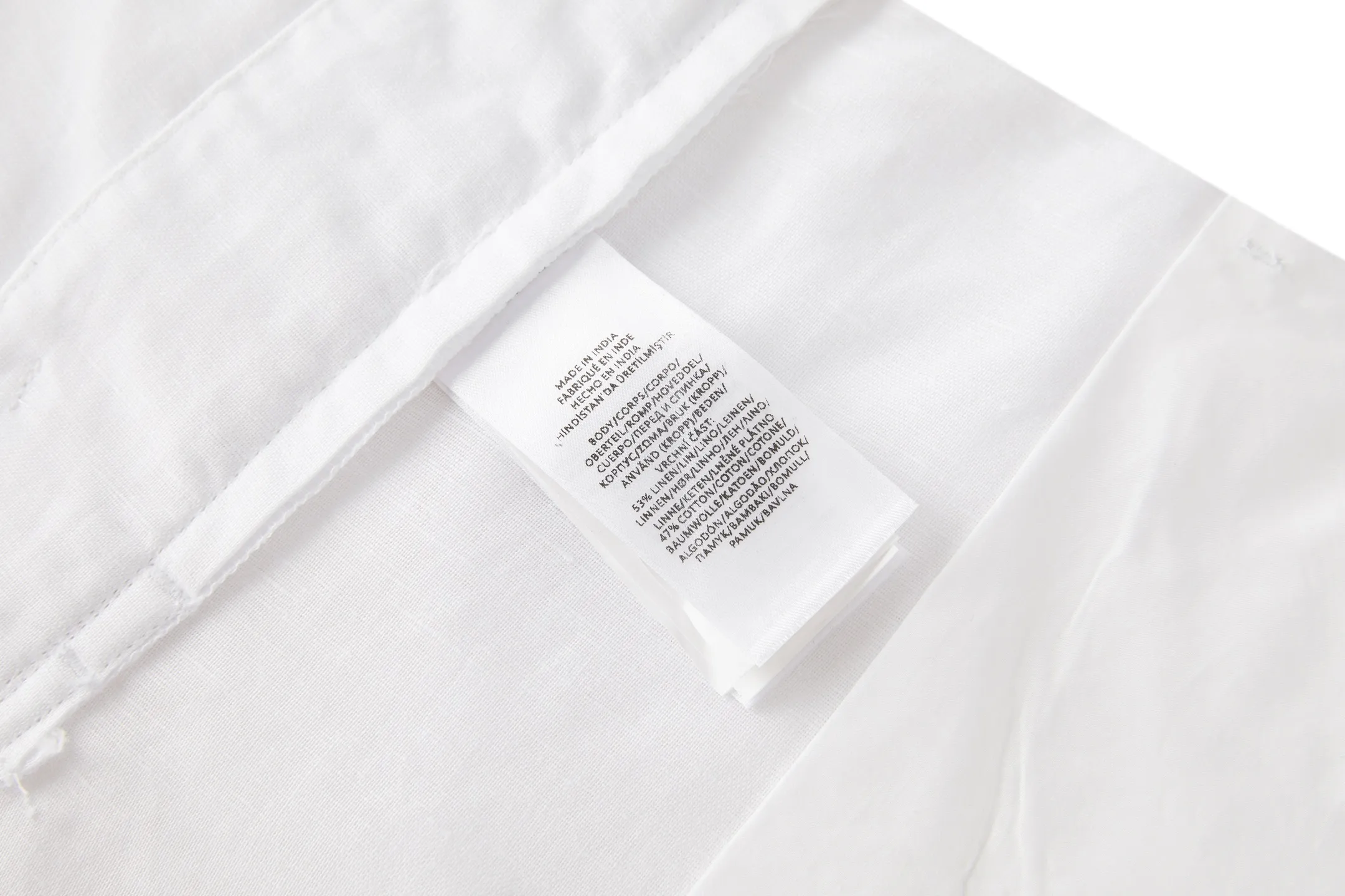 zp version [exclusive supply] Ralph Lauren linen cotton embroidered logo trousers. Fabric: Made of 53% linen cotton, 47% cotton yarn. Accessories: The zipper is made of electroplated brass, with the zipper brand laser engraved on the surface, and the pulls are matched with electroplated pulls of the same color. Accessories: Buttons are made of natural resin buttons and same-dyed and fixed-dye buttons. Craftsmanship: The embroidery uses a 3D three-dimensional embroidery logo, embellished with brand pony embroidery, and the total number of stitches is approximately 3,600. Made from a lightweight fabric with a beautiful drape and a very soft feel, these trousers are ideal for warm weather Bedford Khaki Pants: A traditional flat-top style with a sophisticated construction and signature pony embroidery Color: White Size: 30 32 34 36